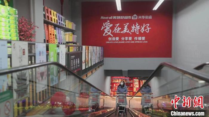 美特好從一家不足百平方米小店，一路發(fā)展成華北零售業(yè)領(lǐng)軍企業(yè)、中國百強(qiáng)商業(yè)連鎖集團(tuán)、中國零售500強(qiáng)?！∠蛏?攝
