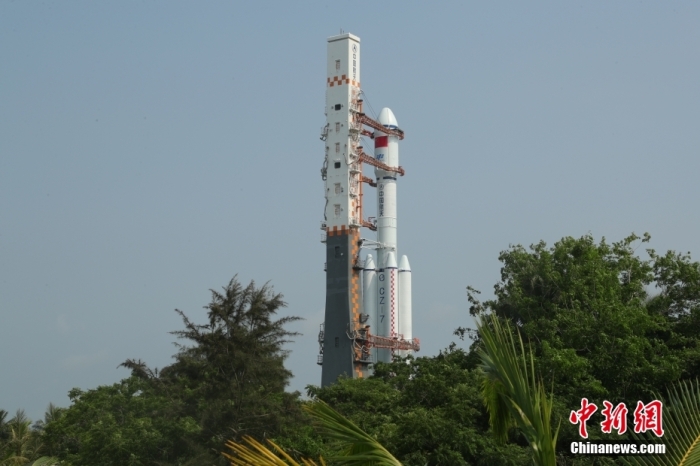 圖為轉運現(xiàn)場。攝影 邱立軍 黃國暢