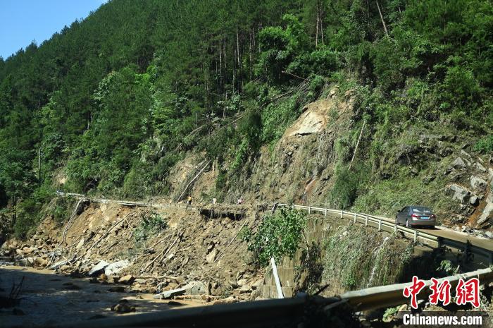 圖為重慶萬州受災地區(qū)。　陳超 攝