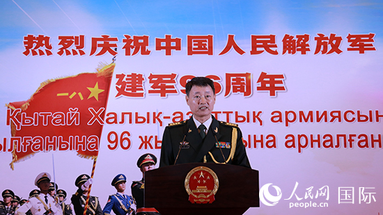 國防武官胡德君大校發表致辭。人民網記者 李強攝