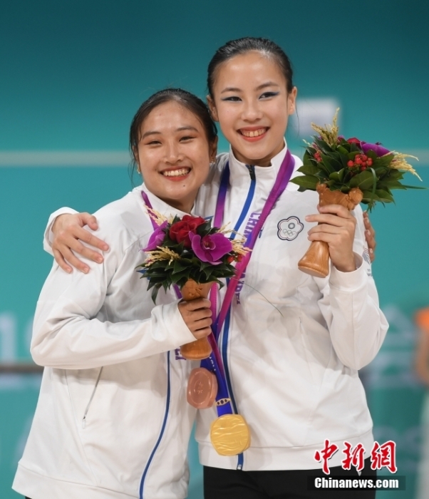 10月7日，杭州第19屆亞運會輪滑項目女子花樣輪滑單人滑長節目決賽在錢塘輪滑中心舉行。結合短節目決賽成績，中國臺北選手洪筱晴(左)以94.38分的總成績奪得女子花樣輪滑單人滑冠軍，中國臺北選手張致如(右)獲得季軍。<a target='_blank' href='/'><p  align=
