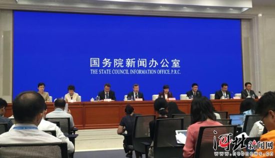 8月26日，國務院新聞辦召開國務院政策例行吹風會。圖為吹風會現場。 記者李巍攝