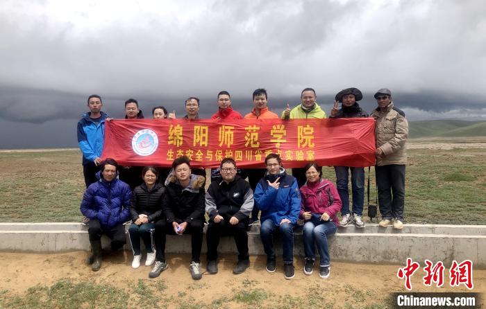 圖為綜合考察團野外調查組在西藏安多縣。西藏那曲市林業和草原局供圖