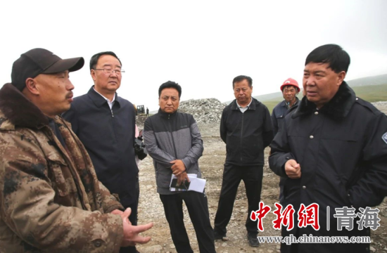 圖為黃南州有關領導現場踏勘、督導生態環保責任落實情況現場。黃宣攝