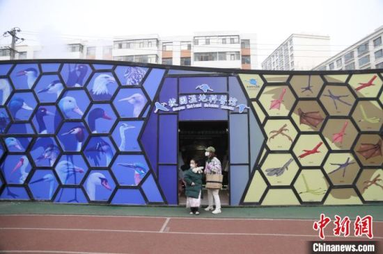 圖為西寧市第一中學(xué)濕地科普宣教館。　李江寧 攝