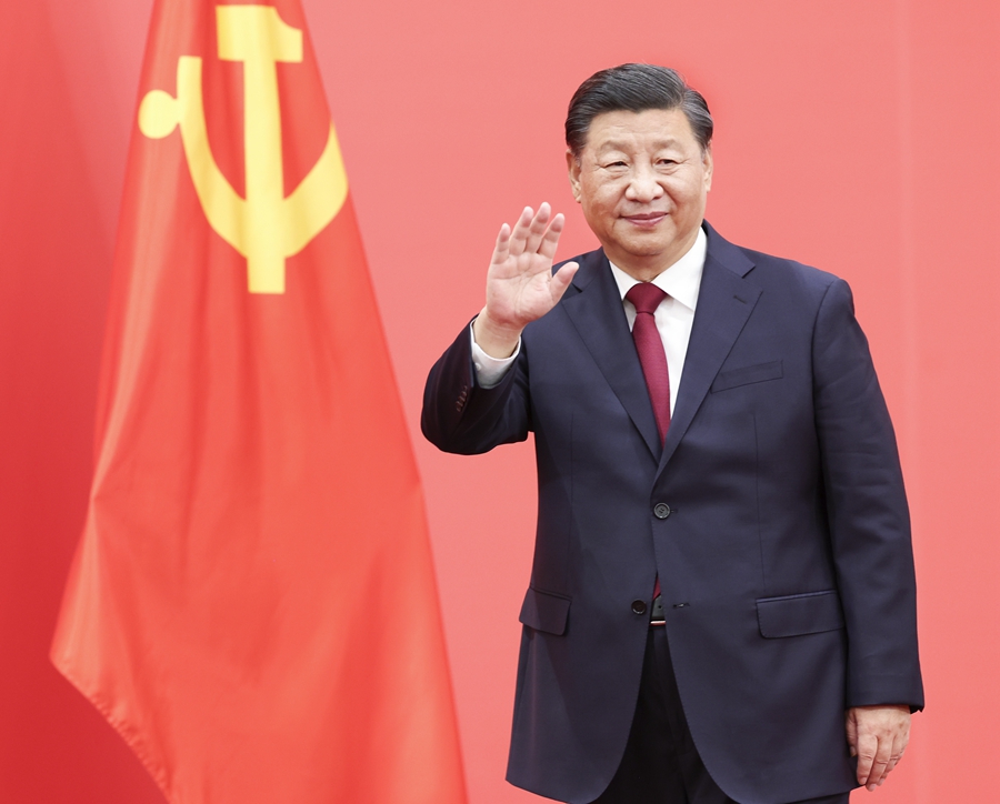 2022年10月23日，習近平在北京人民大會堂同采訪中共二十大的中外記者親切見面。