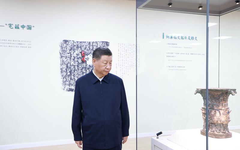 △ 2024年9月10日，習(xí)近平總書(shū)記在前往甘肅考察途中，來(lái)到陜西寶雞參觀寶雞青銅器博物院。