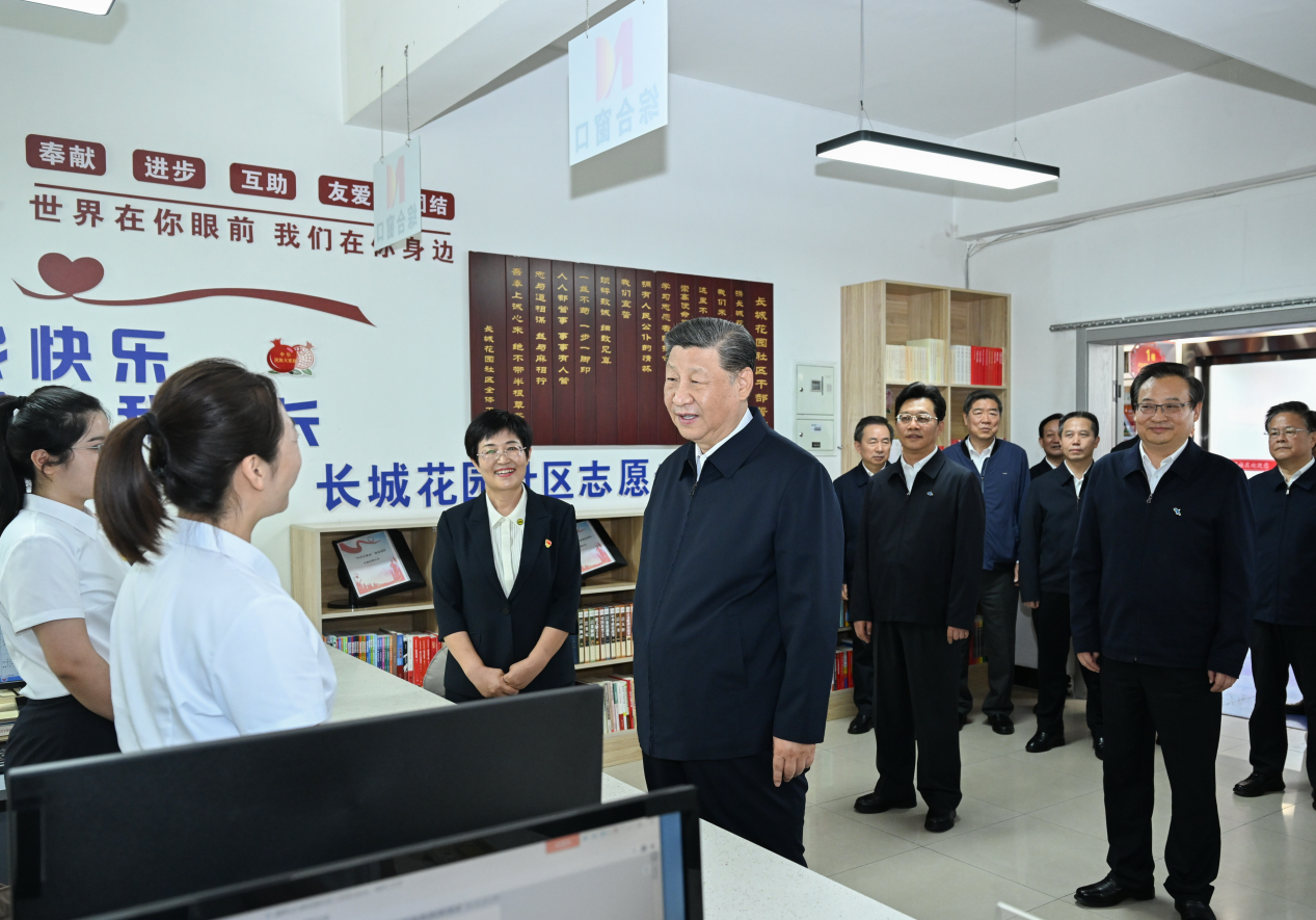 2024年6月19日，習(xí)近平總書(shū)記來(lái)到寧夏銀川市金鳳區(qū)長(zhǎng)城花園社區(qū)考察。