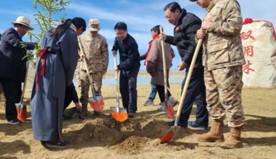 保護(hù)黃河干支流域生態(tài)，軍地共建“雙擁林”防護(hù)帶。四川省退役軍人事務(wù)廳供圖
