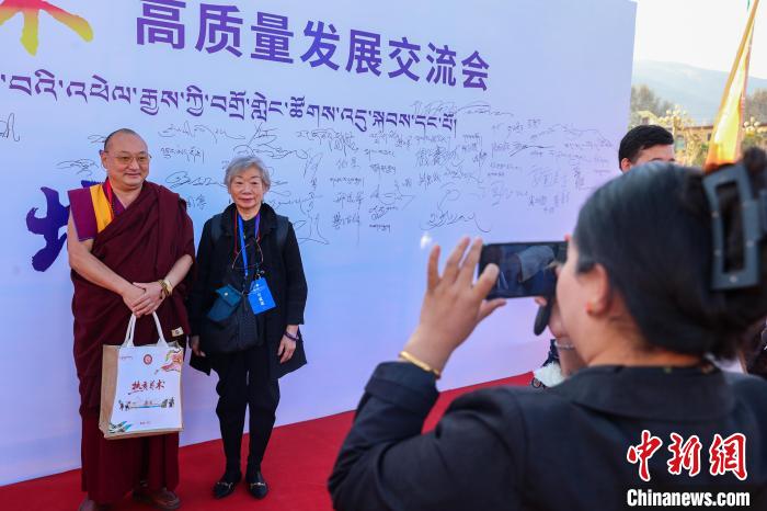 青海同仁：首屆新時代熱貢唐卡藝術高質量發展交流會啟幕