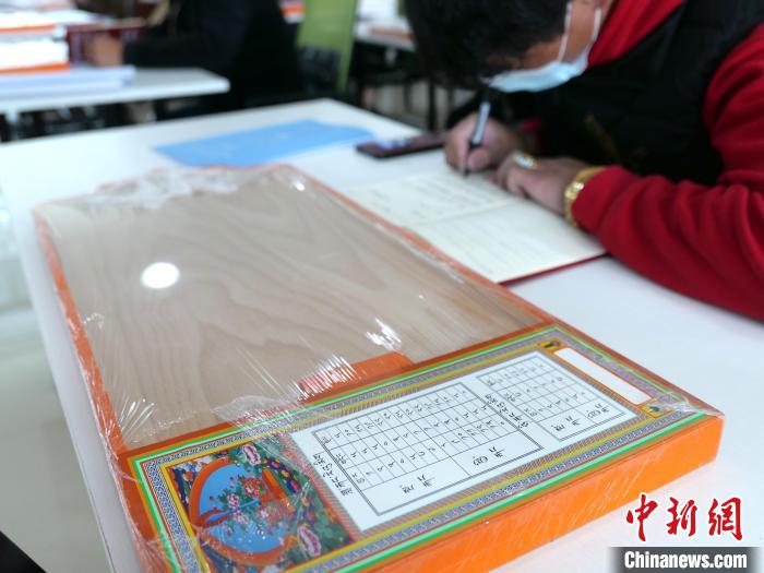 圖為天文歷算計算工具。　謝牧 攝