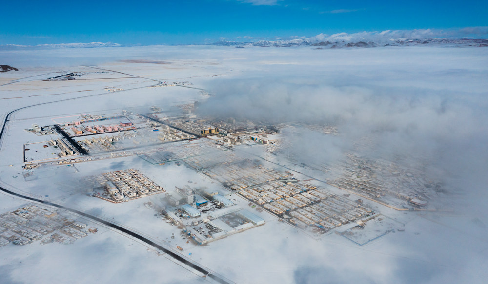 西藏阿里地區(qū)改則縣迎來初雪，銀裝素裹，美如畫卷。