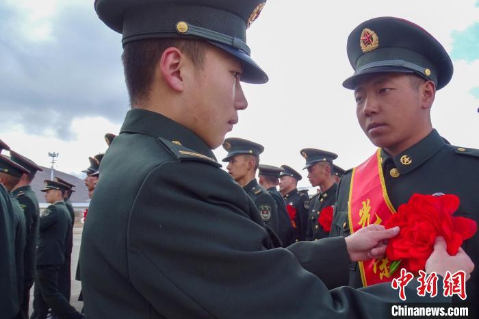 告別雪域邊關西藏山南軍分區某邊防團舉行春季士兵退役儀式