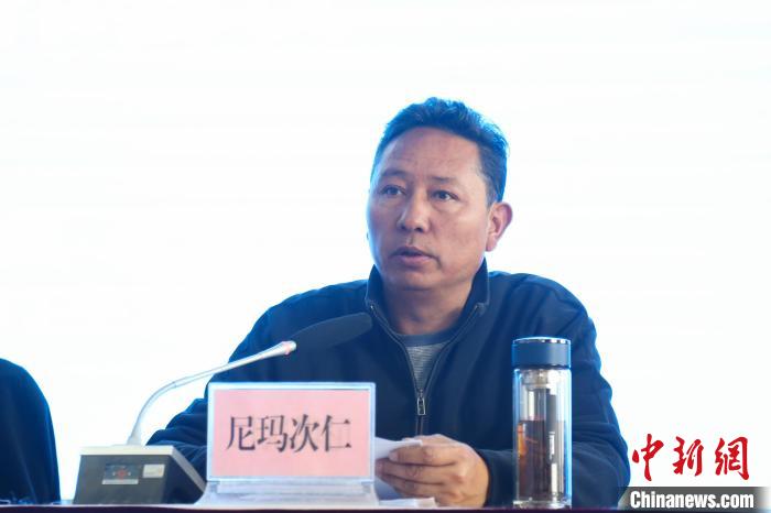 西藏自治區(qū)體育局黨組副書記、局長尼瑪次仁講話。　貢確 攝