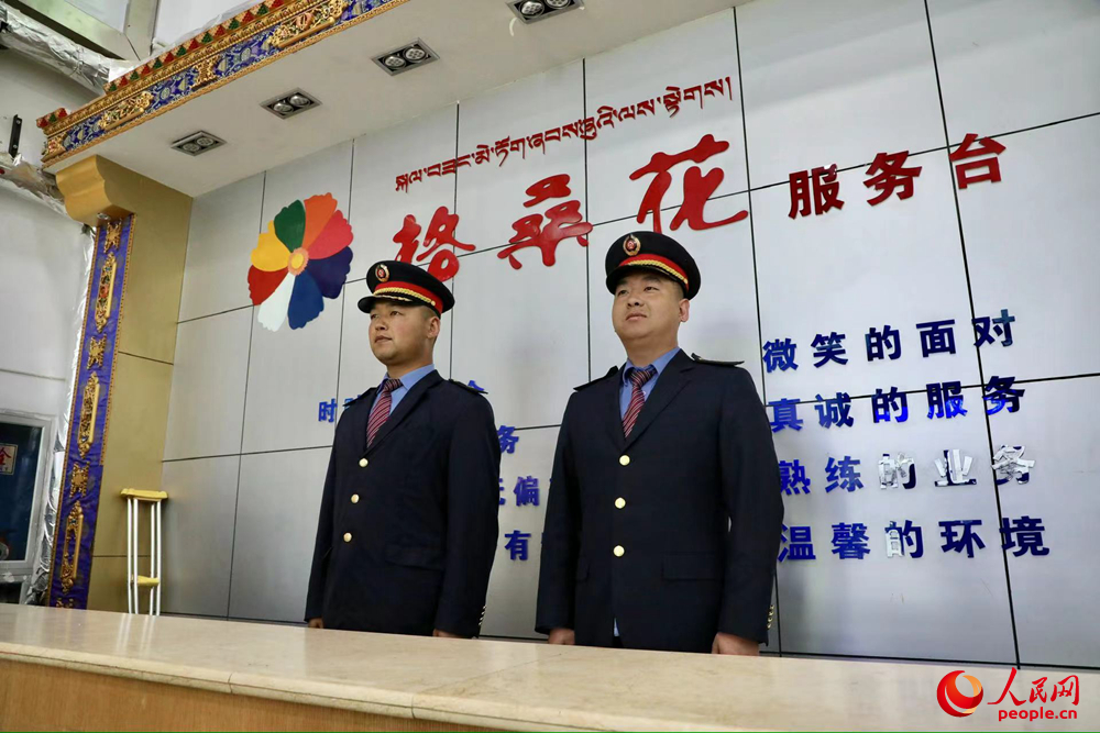 那曲火車站格桑花服務(wù)臺。人民網(wǎng)記者 次仁羅布攝