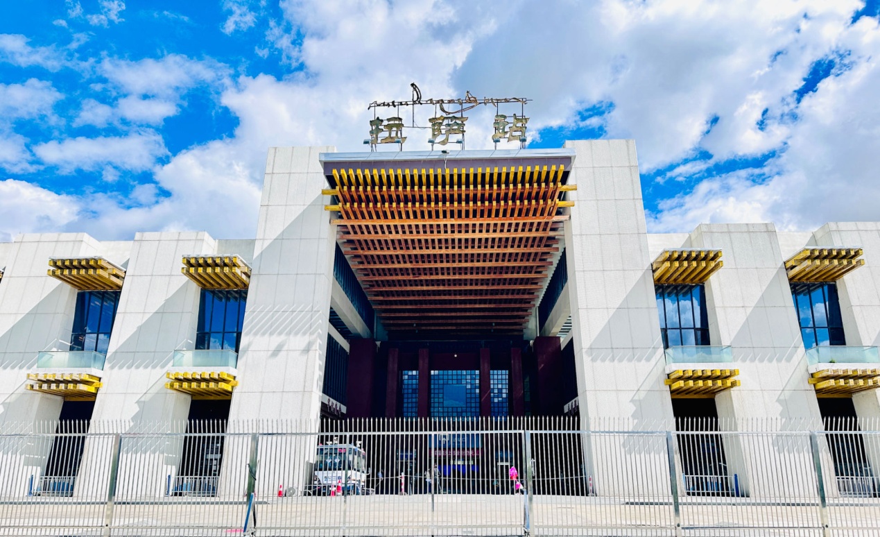 拉薩火車站。人民網記者 益西康珠攝